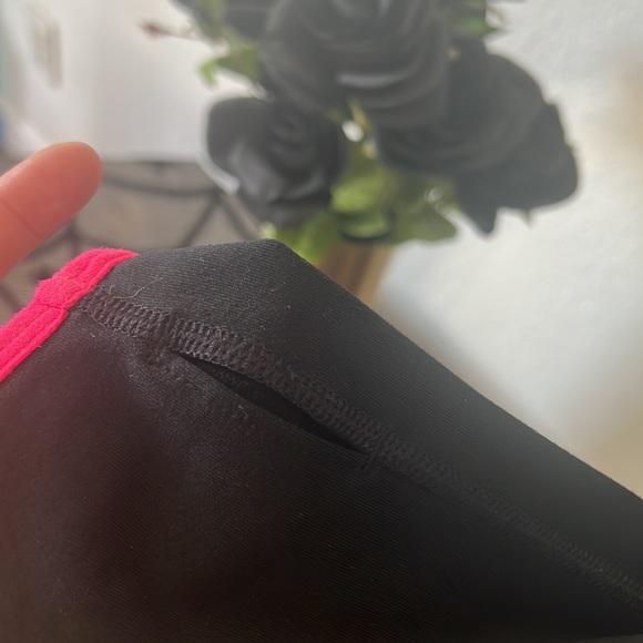 *SOLD* Nike Pro Girls Black & Pink Hoodie - Picture 12 of 14